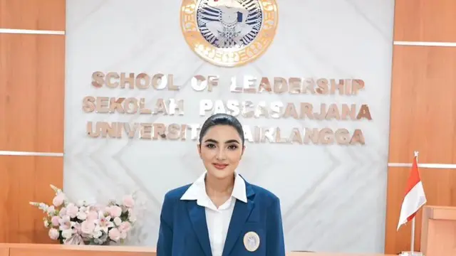 Tampil Elegan Saat Ujian Disertasi S3, Gaya Ashanty dengan Sleek Bléph Bun Curi Perhatian