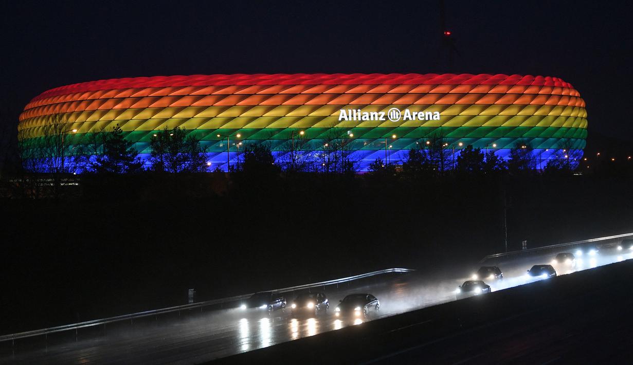 Stadion yang terletak di Kota Munich, Jerman ini merupakan markas dari Tim Nasional Jerman dan Bayern Munchen sejak dibuka pertama kali pada 2005 hingga kini. Merupakan stadion terbesar kedua di Jerman setelah Westfalenstadion di Dortmund. (AFP/Andreas Gebert/Pool)