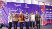 Penyerahan penghargaan bintang lima bidang teknologi dan informasi BPJS Kesehatan pada Klinik Jantung Hasna Medika Majalengka. (Foto: Istimewa)