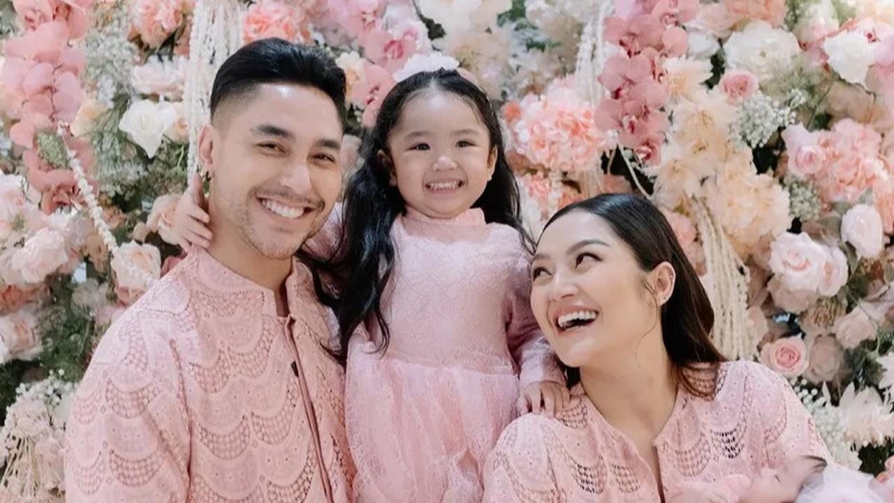 8 Potret Momen Aqiqah Xandraya Anak Siti Badriah-Krisjiana, Tiba-Tiba Xarena Malah Nangis Gara-Gara Hal Ini