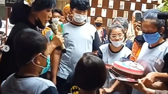 6 Potret Desainer Anne Avantie, Orang Indonesia Pertama Jadi Role Model Barbie