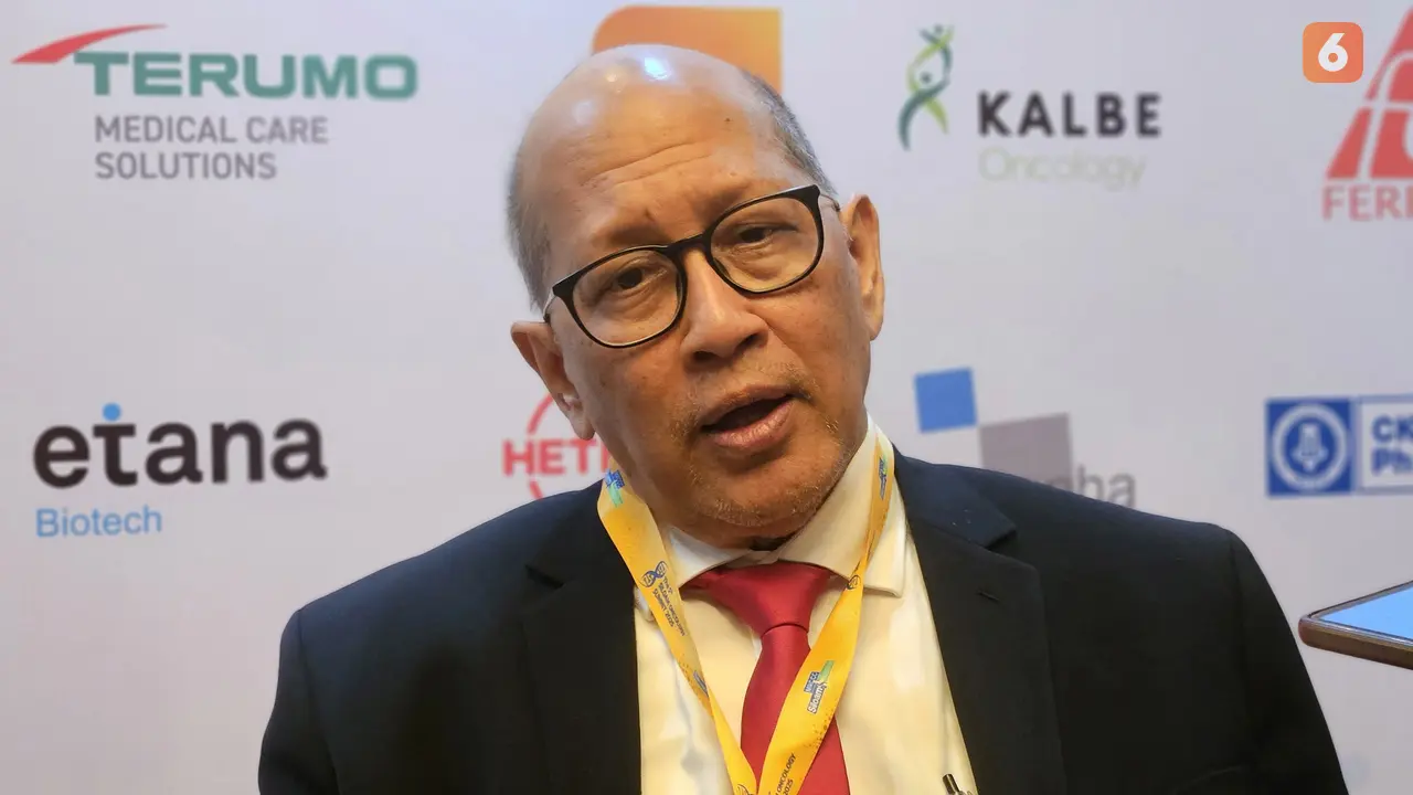 Spesialis Penyakit Dalam Konsultan Hematologi Onkologi Medik dari MRCCC Siloam Hospitals Semanggi, Prof. Dr. dr. Aru W. Sudoyo, SpPD-KHOM, FINASIM, FACP (Foto: Aditya Eka Prawira/Liputan6.com)