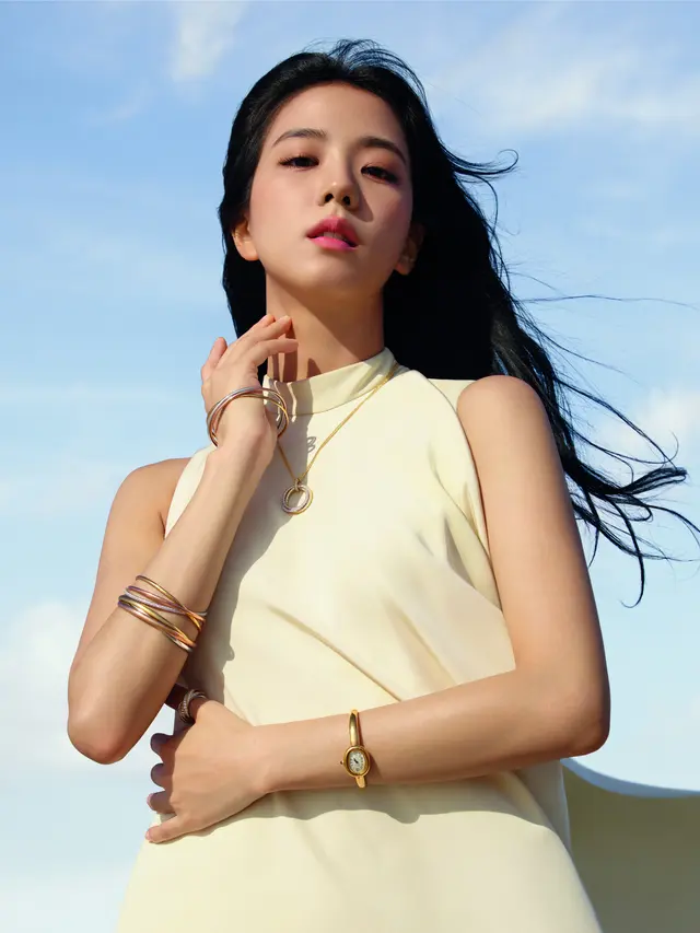 Adu Visual Mahal Jisoo BLACKPINK, Jackson Wang hingga Yara Shahidi Kenakan Koleksi Trinity Cartier Terbaru
