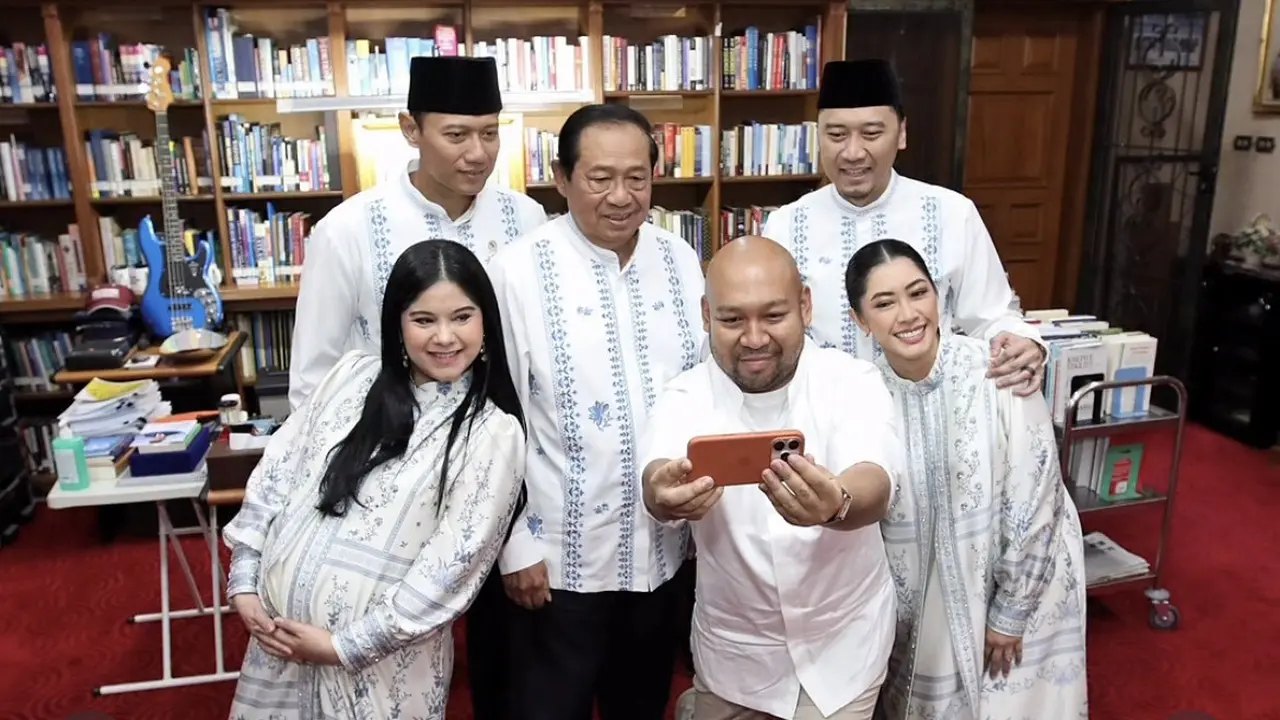 Ragowo Hediprasetyo Djojohadikusumo, atau yang akrab disapa Didit Prabowo saat berlebaran ke kediaman SBY dan bertemu AHY. (Istimewa)
