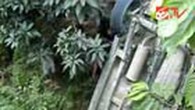 Mengantuk, Angkutan Terjungkal ke Sungai