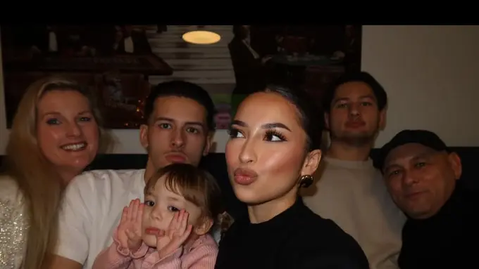 Potret Jennifer Coppen Habiskan Akhir Tahun Bareng Keluarga Justin Hubner, Tampil Cantik dengan Latte Makeup