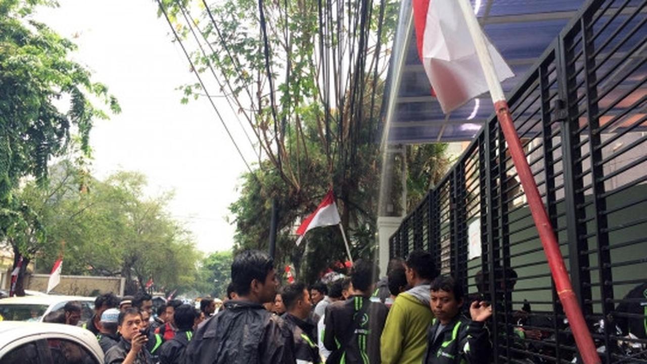 Ratusan pengojek geruduk kantor GrabBike tuntut kejelasan gaji