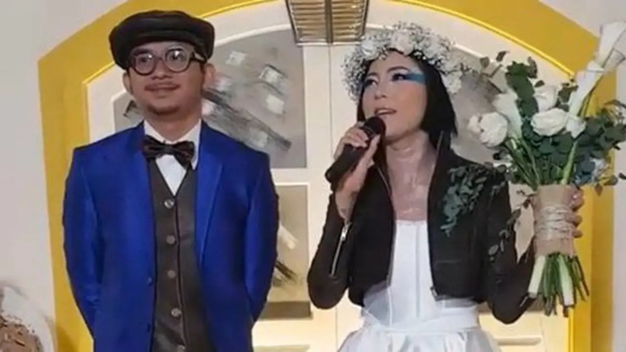 Pernikahan Poppy Sovia-Okicopyright instagram.com/adesarah