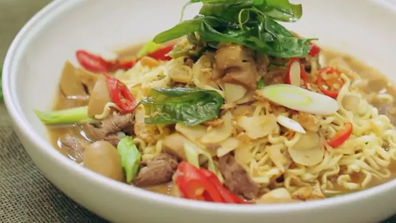  Black Garlic Beef Noodle 