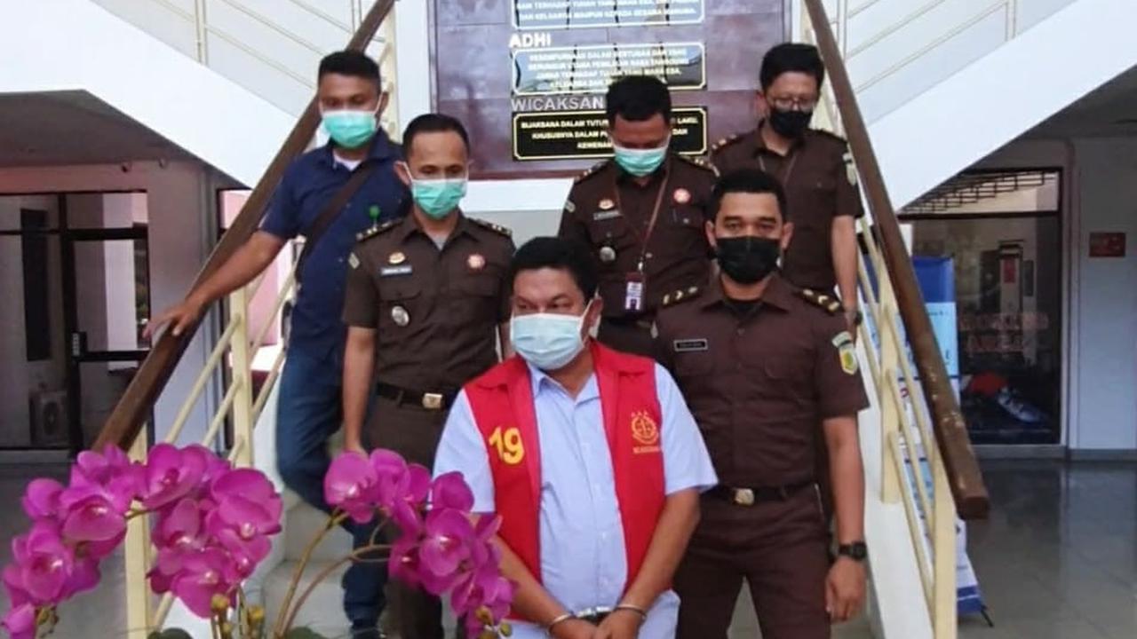Kadishub Kota Batam, Rustam alias RE ditahan di rutan setelah ditetapkan sebagai tersangka korupsi. (Foto: Liputan6.com/Istimewa)