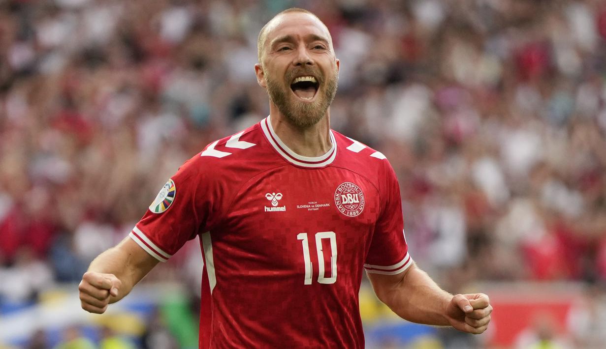 Selebrasi gelandang Timnas Denmark, Christian Eriksen setelah mencetak gol ke gawang Timnas Slovenia pada laga Grup C Euro 2024 di MHPArena, Stuttgart, Jerman, Minggu (16/6/2024). (AP Photo/Matthias Schrader)