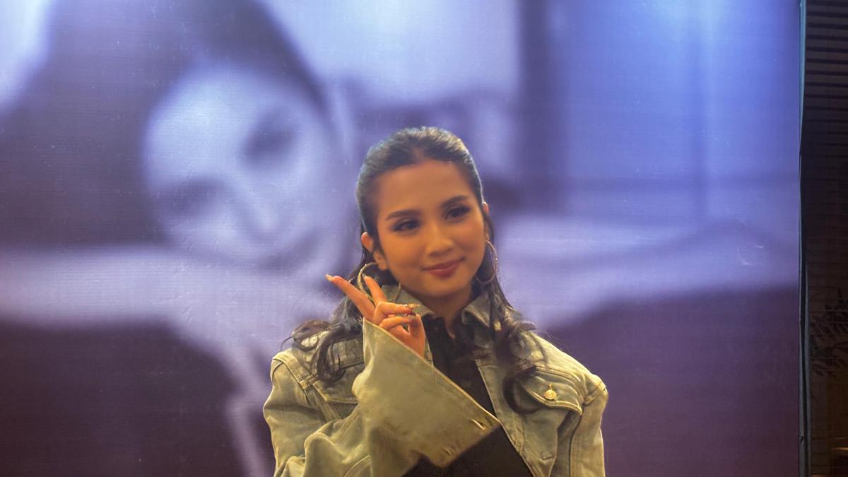 Faith Shallom Rekam Ulang Antara Kita Hit Lawas Rida Sita Dewi, Lega Video Klipnya Sudah Tayang