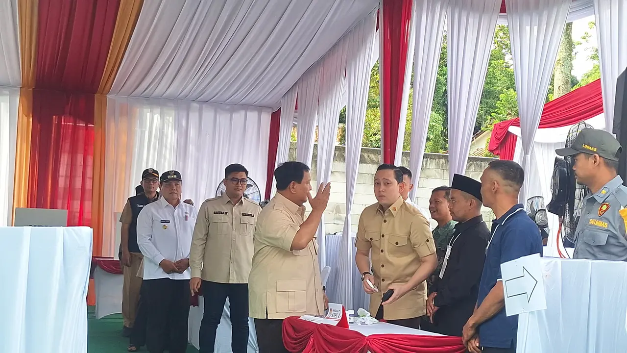 Presiden RI Prabowo Subianto telah menggunakan hak suaranya pada Pilkada Jawa Barat dan Pilbup Bogor 2024 di TPS 008 Desa Bojong Koneng, Jawa Barat, Rabu (27/11/2024).