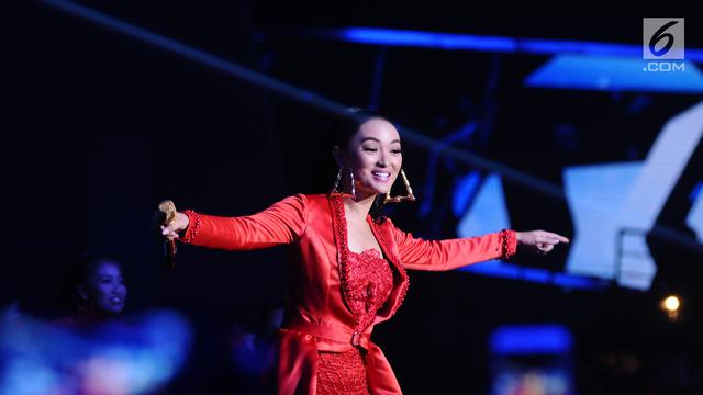 Ayu Ting-Ting dan Zaskia Gotik Goyang Panggung HUT ke-23 Indosiar