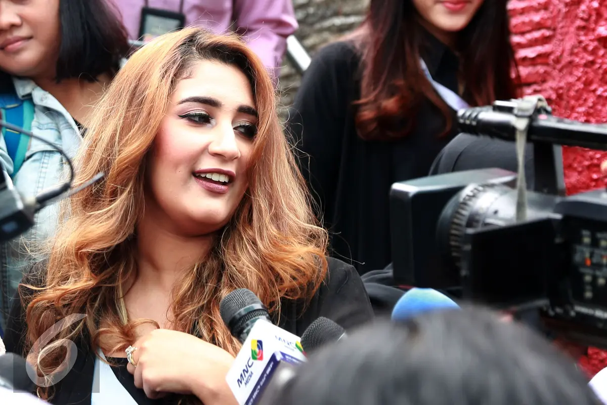 Tania Nadira