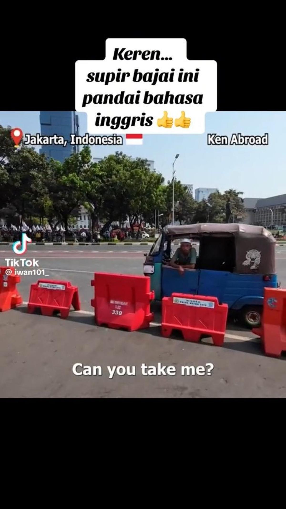 Awalnya, sopir bajaj ini sedang mangkal guna mencari penumpang di area bebas transportasi <i>online</i>. Tiba-tiba seorang bule menghampirinya.