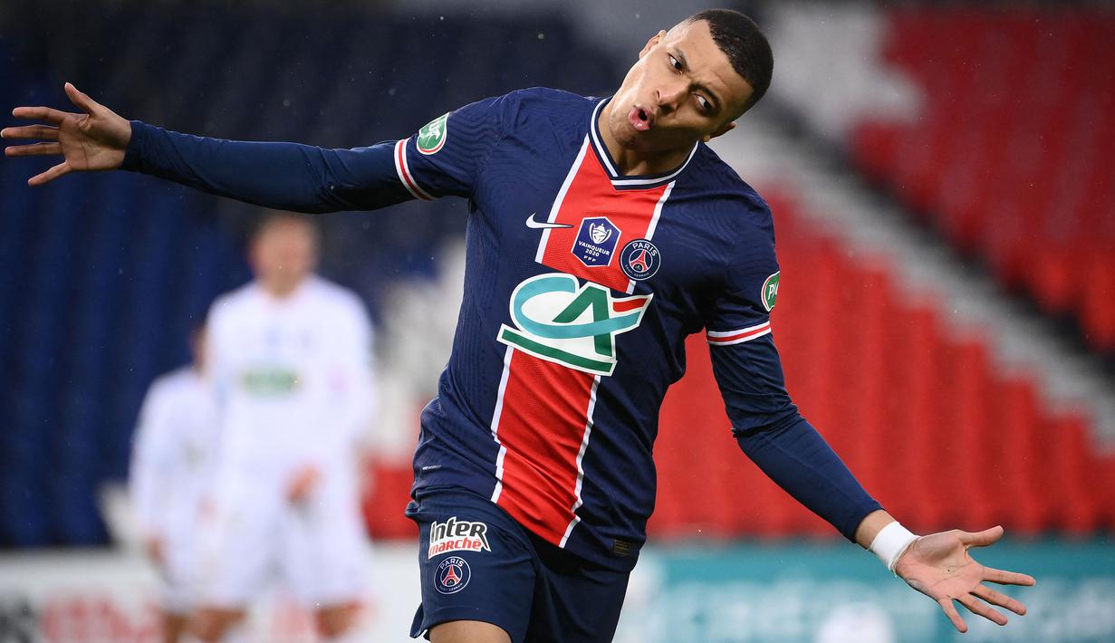 Kylian Mbappe merupakan mesin gol Paris Saint-Germain. Musim lalu ia berhasil membukukan 44 gol dan 11 assist dari 49 penampilan di semua laga bersama PSG. Kehadiran Messi mungkin dapat menjadikan dirinya sebagai tumbal PSG untuk dilego. (Foto: AFP/Franck Fife)