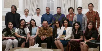 Basuki Tjahaja Purnama alias Ahok mengundang sejumlah artis makan malam di rumah dinas Gubernur di Taman Suropati, Menteng, Jakarta Pusat, Selasa (29/3/2016). (Bintang.com/Instagram)