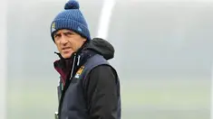 Ekspresi manajer Manchester City Roberto Mancini saat di sesi latihan klub yang digelar di Carrington, 16 Maret 2011, jelang babak 16 besar Eropa League melawan Dynamo Kiev. AFP PHOTO / ANDREW YATES