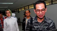 Airin Rachmi Diany setia menemani Tubagus Chaeri Wardhana alias Wawan di Pengadilan Tindak Pidana Korupsi Jakarta, Senin (9/6/2014) (Liputan6.com/Miftahul Hayat)