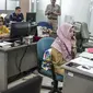 Sejumlah Pegawai Negeri Sipil (PNS) Pemprov DKI Jakarta melakukan tugas dinasnya di Balaikota, Jakarta, Senin (10/6/2019). PNS kembali berdinas di masing-masing instansinya pada hari pertama kerja usai libur nasional dan cuti bersama Hari Raya Idul Fitri 1440 H. (Liputan6.com/Faizal Fanani)