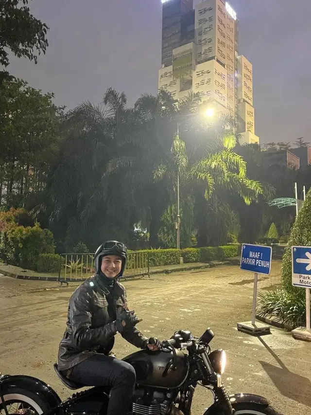 Caesar Hito punya wajah yang tampan