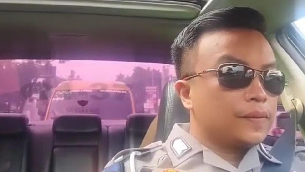 Polisi Ini Pilih Jualan Bubur Ayam Usai Pulang Kerja, Aksinya Curi Perhatian