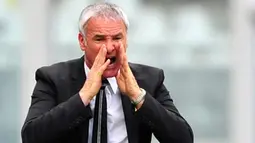 Juventus coach Claudio Ranieri shouts during their Serie A football match Juventus versus Atalanta at Olympic Stadium in Turin on May 17, 2009. AFP PHOTO / GIUSEPPE CACACE 