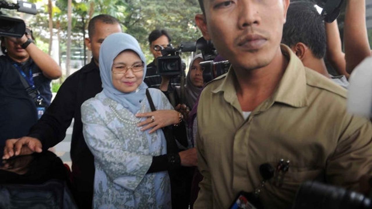 Sekjen DPR usai diperiksa KPK terkait suap Gubernur Sumut