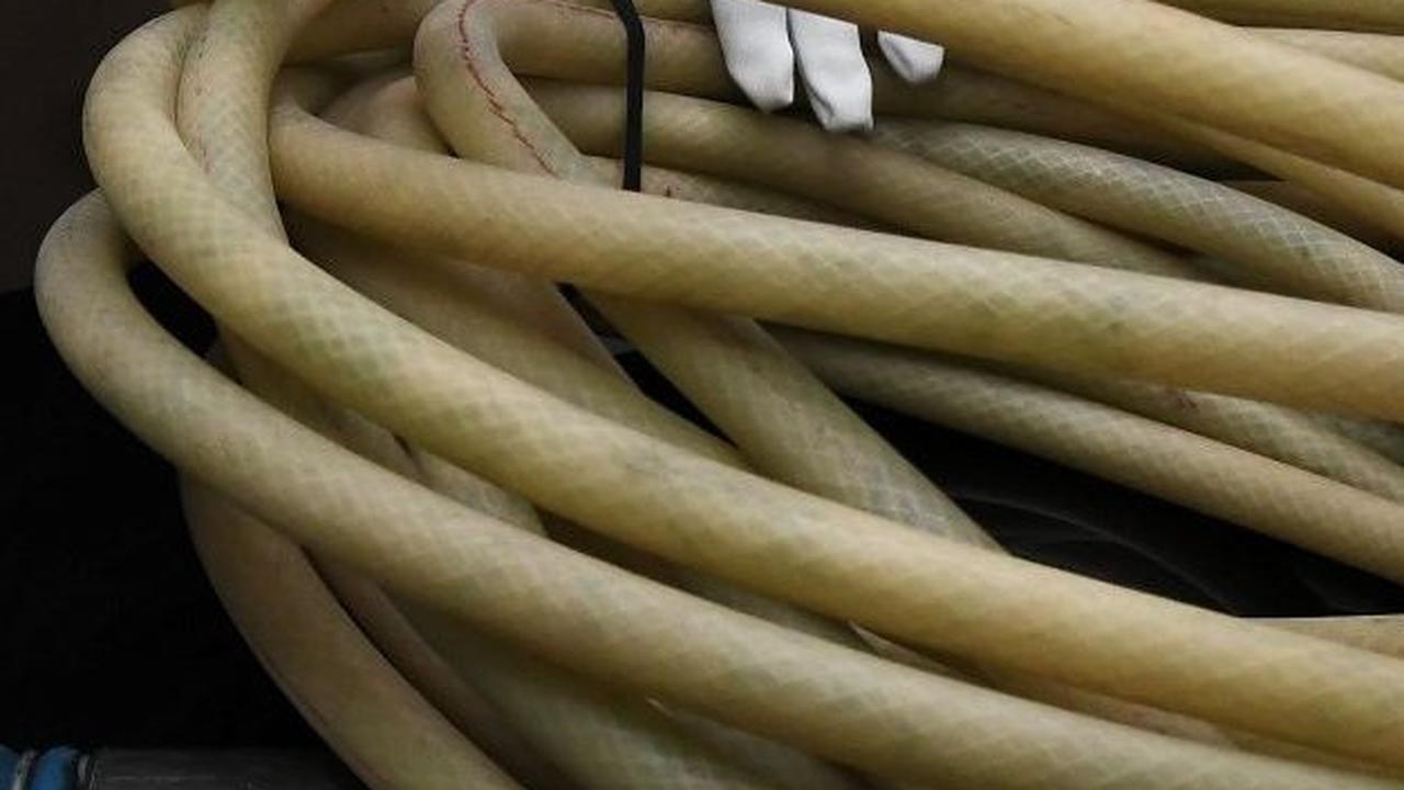 Akibat ulahnya menyebabkan kerugian mencapai Rp14 juta dari hasil penjualan bensin sebanyak 1.800 liter. Foto: merdeka.com / Imam Buhori