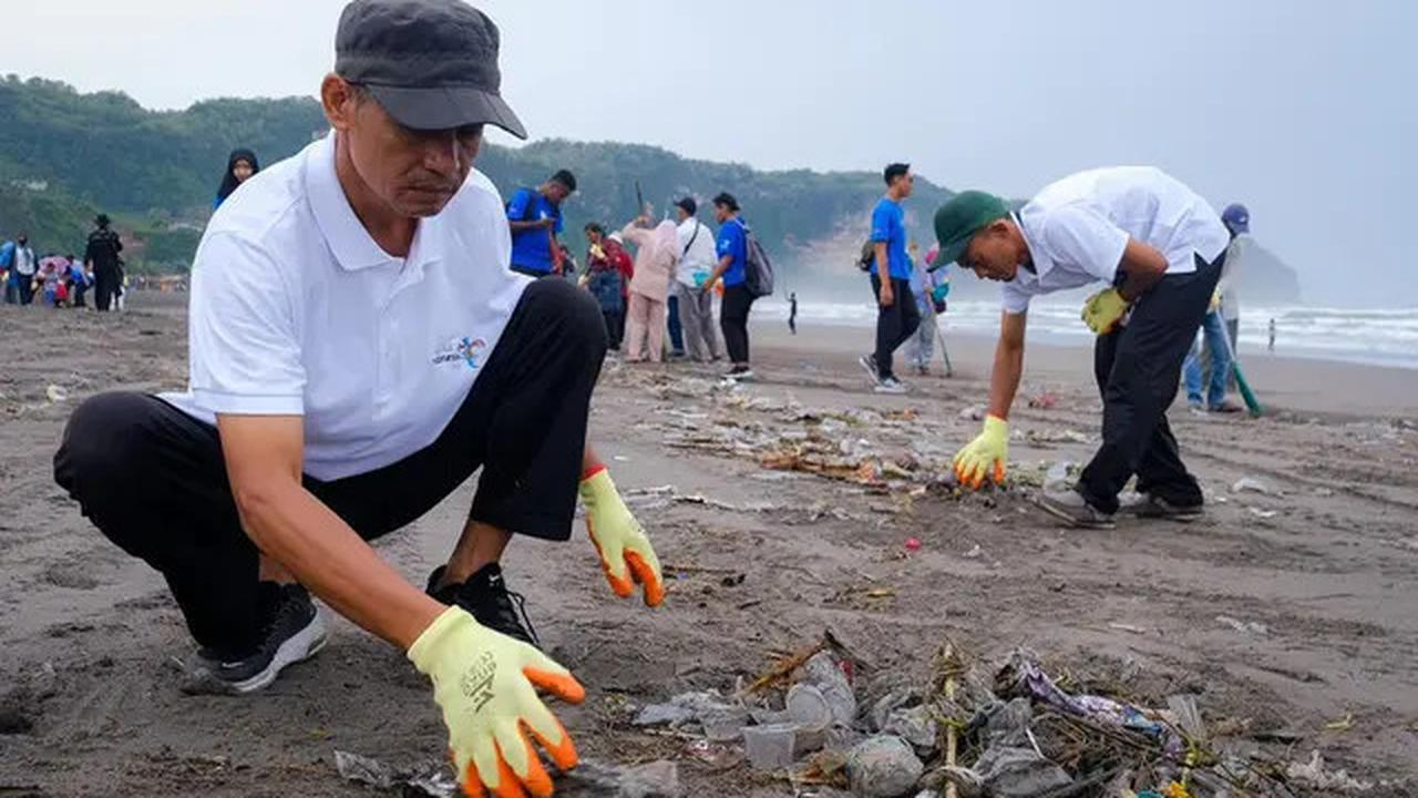Mengapa Pantai Parangtritis Jadi Lokasi Peluncuran Gerakan Wisata Bersih Kemenpar?