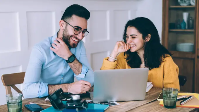 couple januari yang canggung