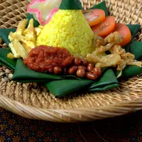Nasi kuning./Copyright shutterstock.com
