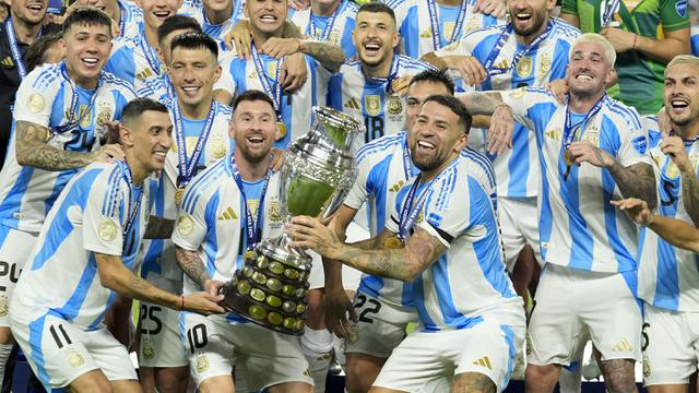 Foto: Happy Ending Angel Di Maria Bersama Timnas Argentina, Pensiun dengan Memenangkan Copa America