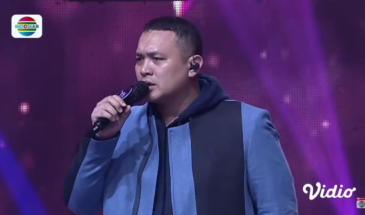 Gilang Dirga dibuat bingung dengan ucapan Aldi Taher. Namun komentar Aldi Taher bikin para juri lain tertawa.<br>