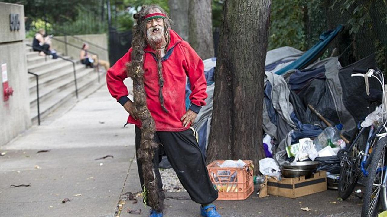 Tunawisma Ini Diklaim Tak Potong Rambut 13 Tahun