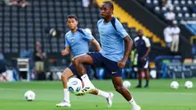 Penyerang Tottenham Hotspur asal Prancis nomor 11, Mathys Tel, berlari sambil membawa bola dalam sesi latihan di Stadion Friuli, Udine, pada 12 Agustus 2025, menjelang pertandingan final Piala Super UEFA 2025 antara Paris Saint-Germain (PSG) dan Tottenham Hotspur FC. (FRANCK FIFE/AFP)