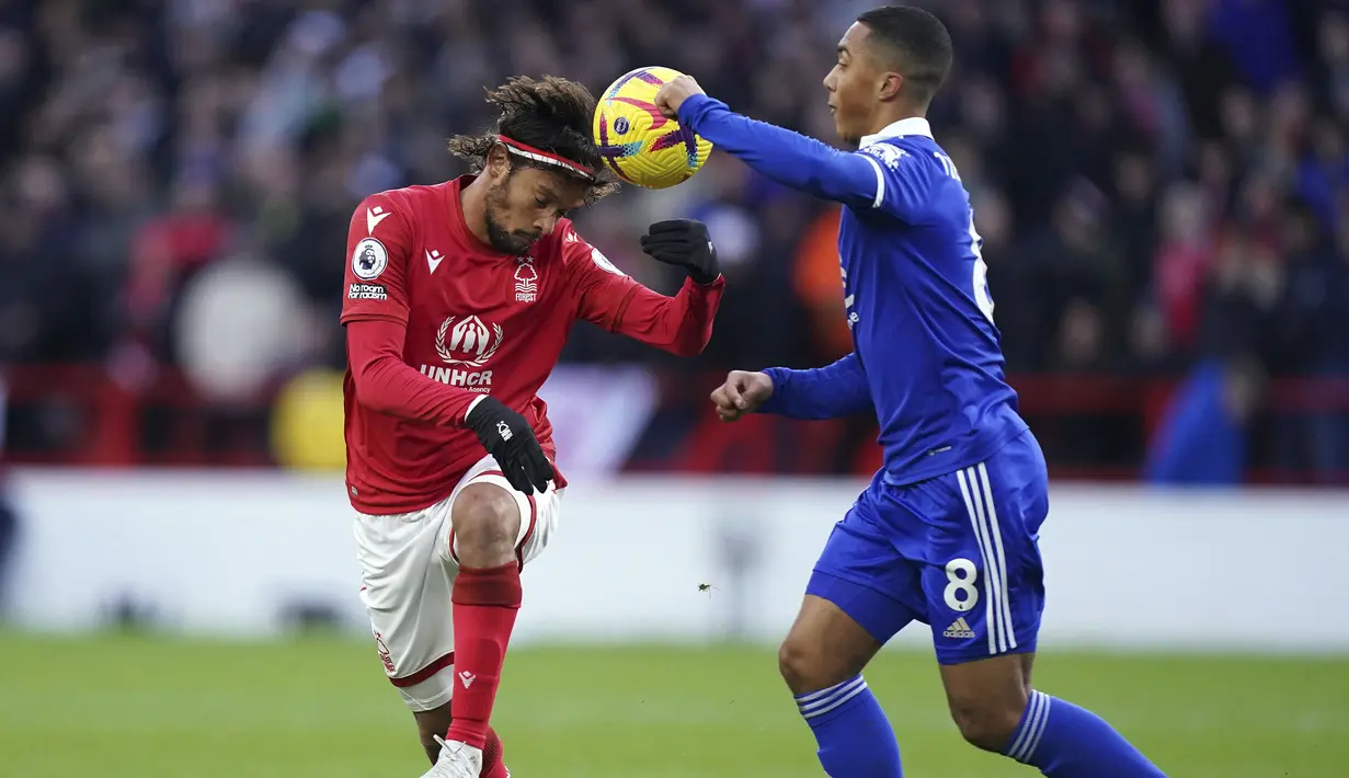 Gustavo Scarpa. Gelandang serang berusia 29 tahun ini baru saja didatangkan Nottingham Forest pada bursa transfer musim dingin 2022/2023 dari Palmeiras dengan status bebas transfer. Ia diikat dengan durasi kontrak hingga akhir musim 2025/2026. Sejauh ini Gustavo Scarpa telah tampil dalam 4 laga di tiga ajang domestik, yaitu Liga Inggris, Piala FA dan Piala Liga.(AFP/Paul Ellis)