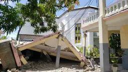 Gereja Hati Kudus rusak setelah gempa bumi di Les Cayes, Haiti, Sabtu (14/8/2021). Wilayah Negara Haiti diguncang gempa berkekuatan magnitudo 7,1 pada Sabtu, 14 Agustus 2021 pukul 08.29.10 waktu setempat yang menewaskan lebih dari 300 jiwa. (AP Photo/Delot Jean)