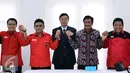 Delegasi Shenzhen berfoto bersama dengan Wagub Djarot Saiful Hidayat dan Andreas Hugo Pereira, Jakarta, Selasa (24/11). Kunjungan tersebut lanjutan dari kunjungan Ketua Umum DPP PDI Perjuangan Megawati Soekarnoputri ke Shenzen. (Liputan6.com/Helmi Afandi)