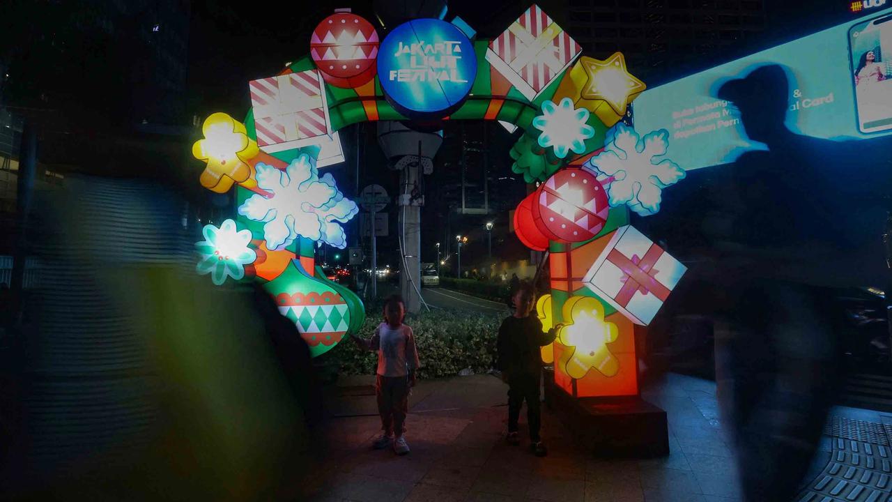 FOTO: Pesona Jakarta Light Festival Hiasi Libur Akhir Tahun