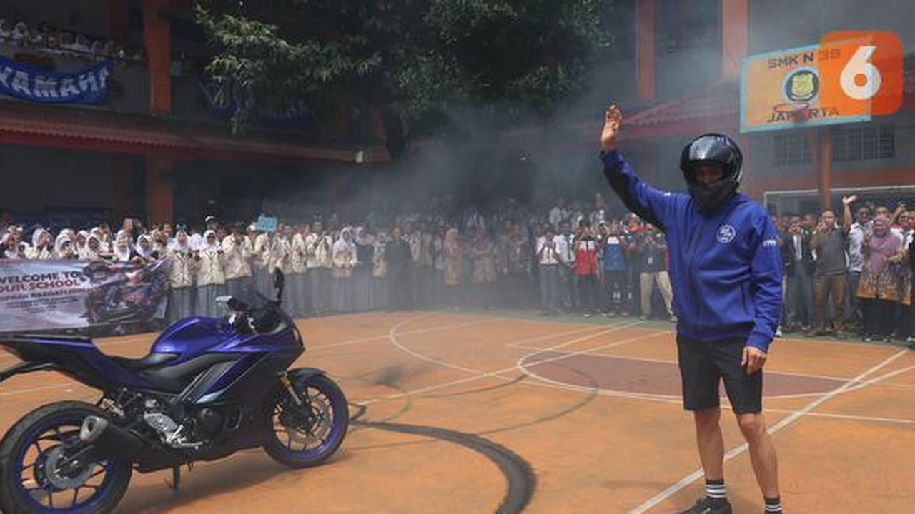 Jelang Musim Debut di MotoGP 2026, Toprak Razgatlioglu Kunjungi Sekolah di Jakarta