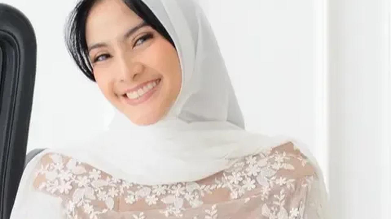 6. Maudy Koesnaedi