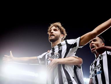 Manuel Locatelli merupakan motor serangan Juventus saat ini. Locatelli tak hanya piawai dalam membangun serangan tapi juga kuat dalam bertahan. Jika PSG tidak mampu meredam sang pemain maka resikonya pertahanan Les Parisiens bisa jadi sasaran empuk barisan bomber Juventus. (AFP/Marco Bertorello)