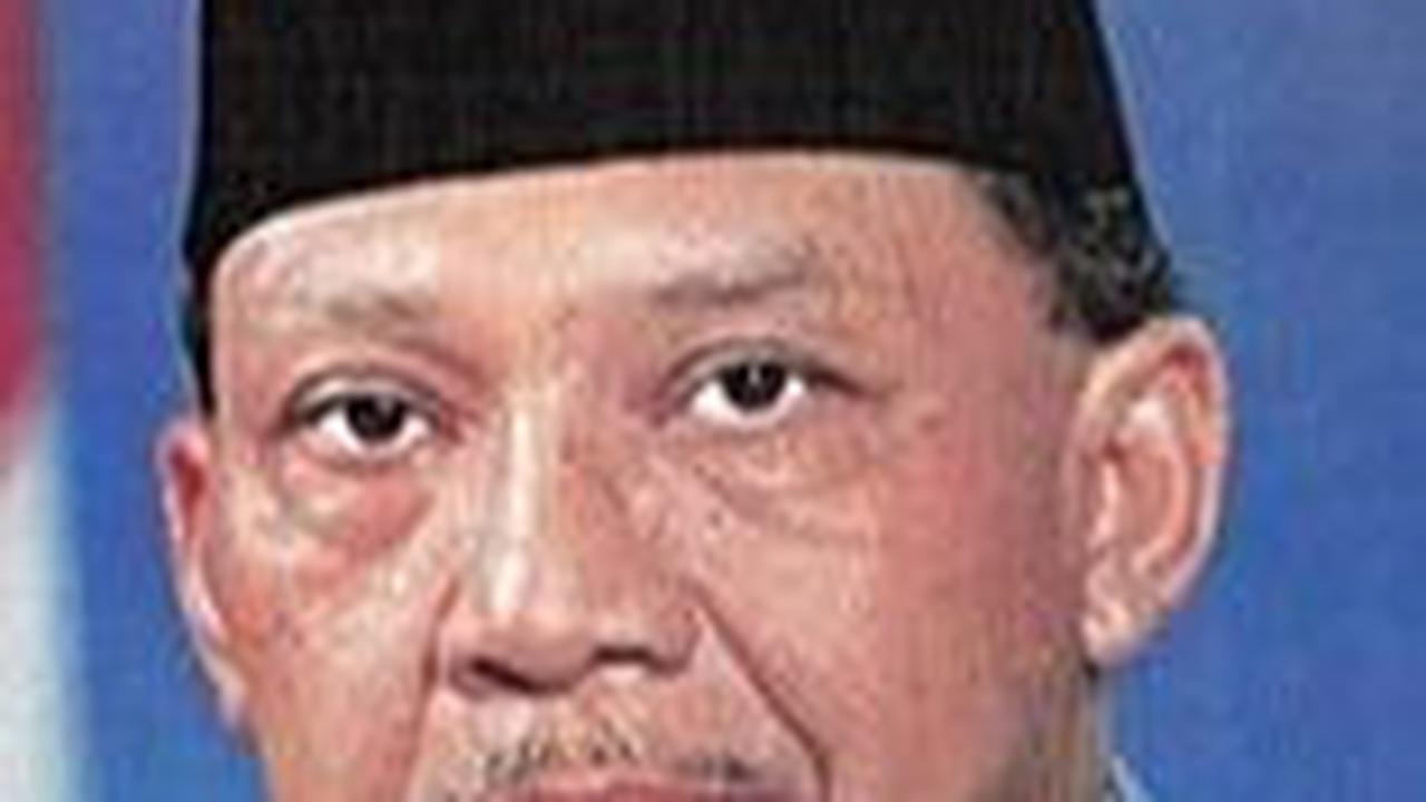 Setelah masa jabatannya sebagai Wakil Presiden selesai, Umar tidak lagi aktif di politik. Umar meninggal dunia pada 21 Maret 2003 di Rumah Sakit Pusat TNI-AD Gatot Soebroto.