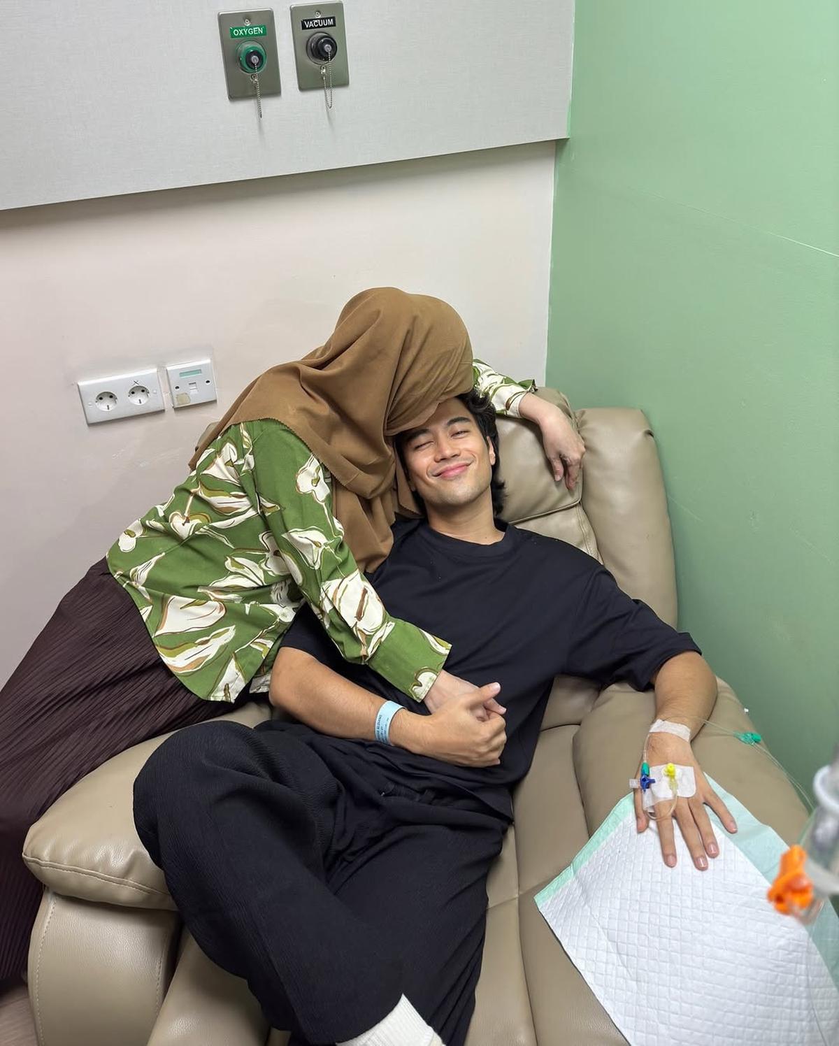 Unggah Foto Lagi Diinfus, Vidi Aldiano Pulang Umrah Langsung Spa Day