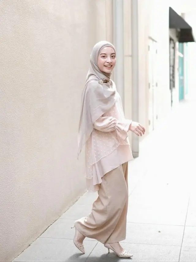 6 Gaya Berhijab dengan Celana Gombrang ala Ratrisha Anadya