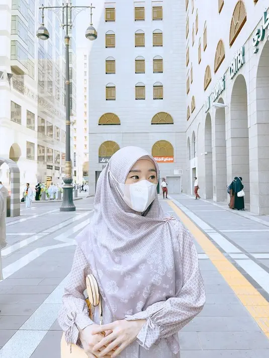 (Instagram/larissachou)