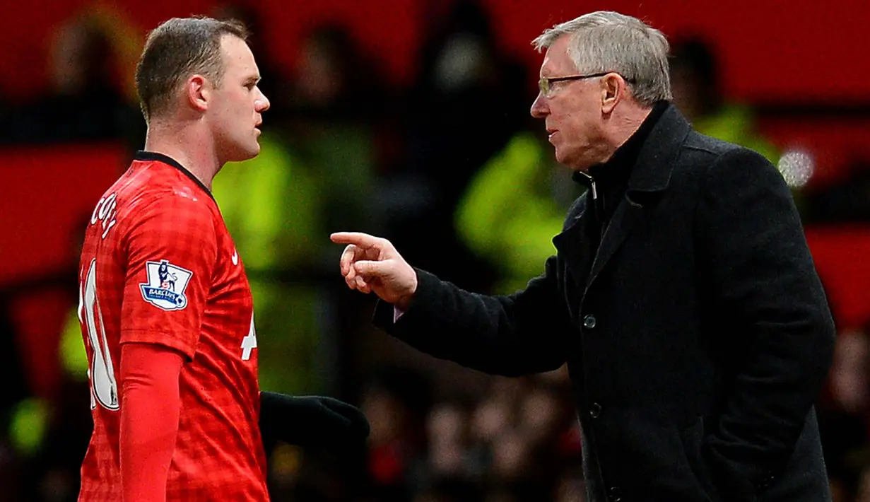 Wayne Rooney ternyata sempat bertengkar hebat dengan sang manajer di sekitar tahun 2010-11. Pada saat itu Rooney menuntut gaji yang terlalu besar, yakni sekitar 300 ribu pounds per pekan dan permintaan itu ditolak mentah-mentah oleh Fergie. (Foto: AFP/Andrew Yates)