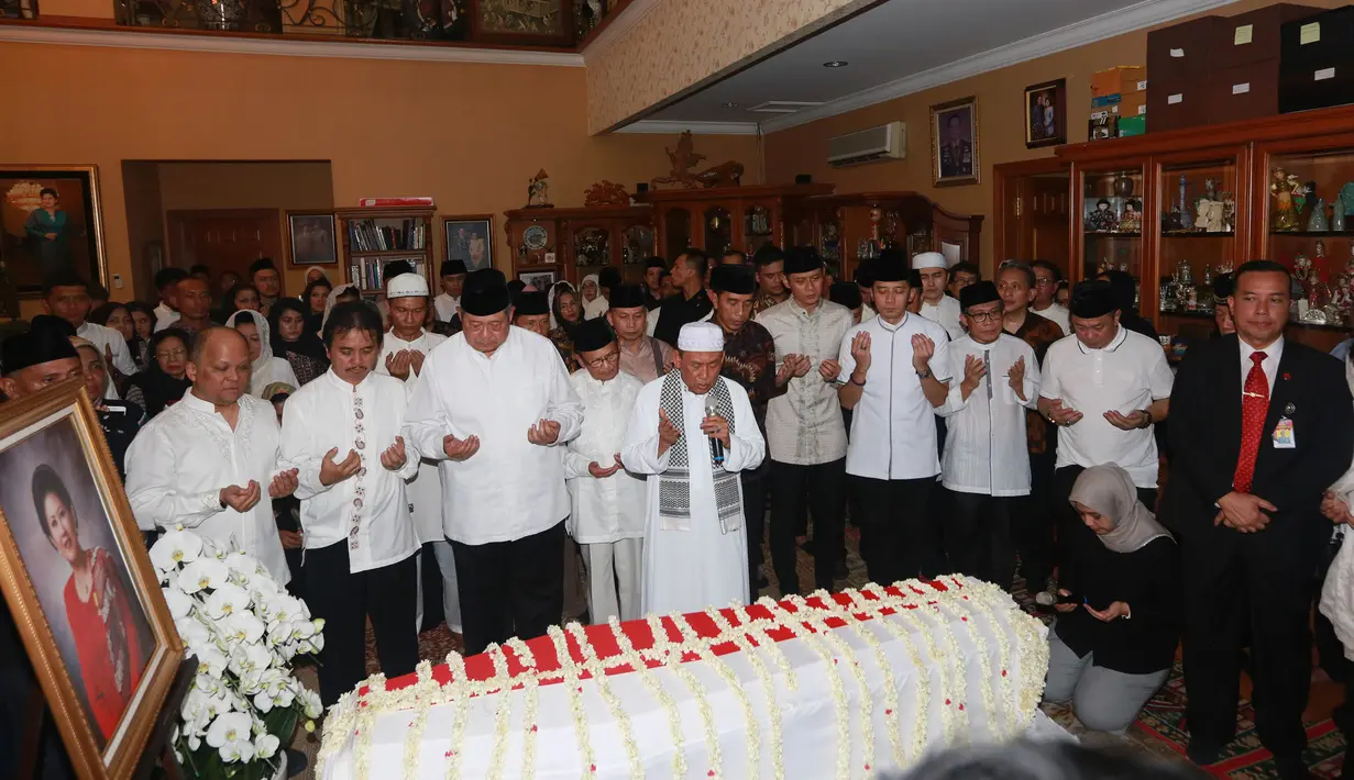 Jenazah Ani Yudhoyono tiba di Cikeas